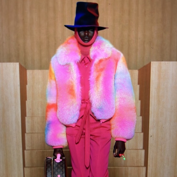 Virgil Abloh by LOUIS VUITTON fox tie dye fur winter 2022 collection #barbie - Picture 2 of 10